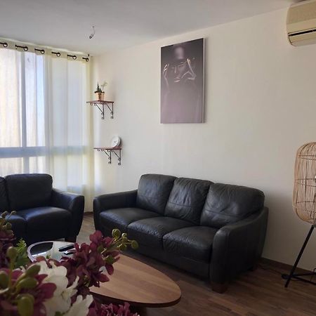 Sky Home Apartment Jabotinsky 8 Bat Yam Exterior photo