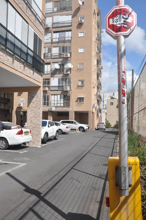 Sky Home Apartment Jabotinsky 8 Bat Yam Exterior photo